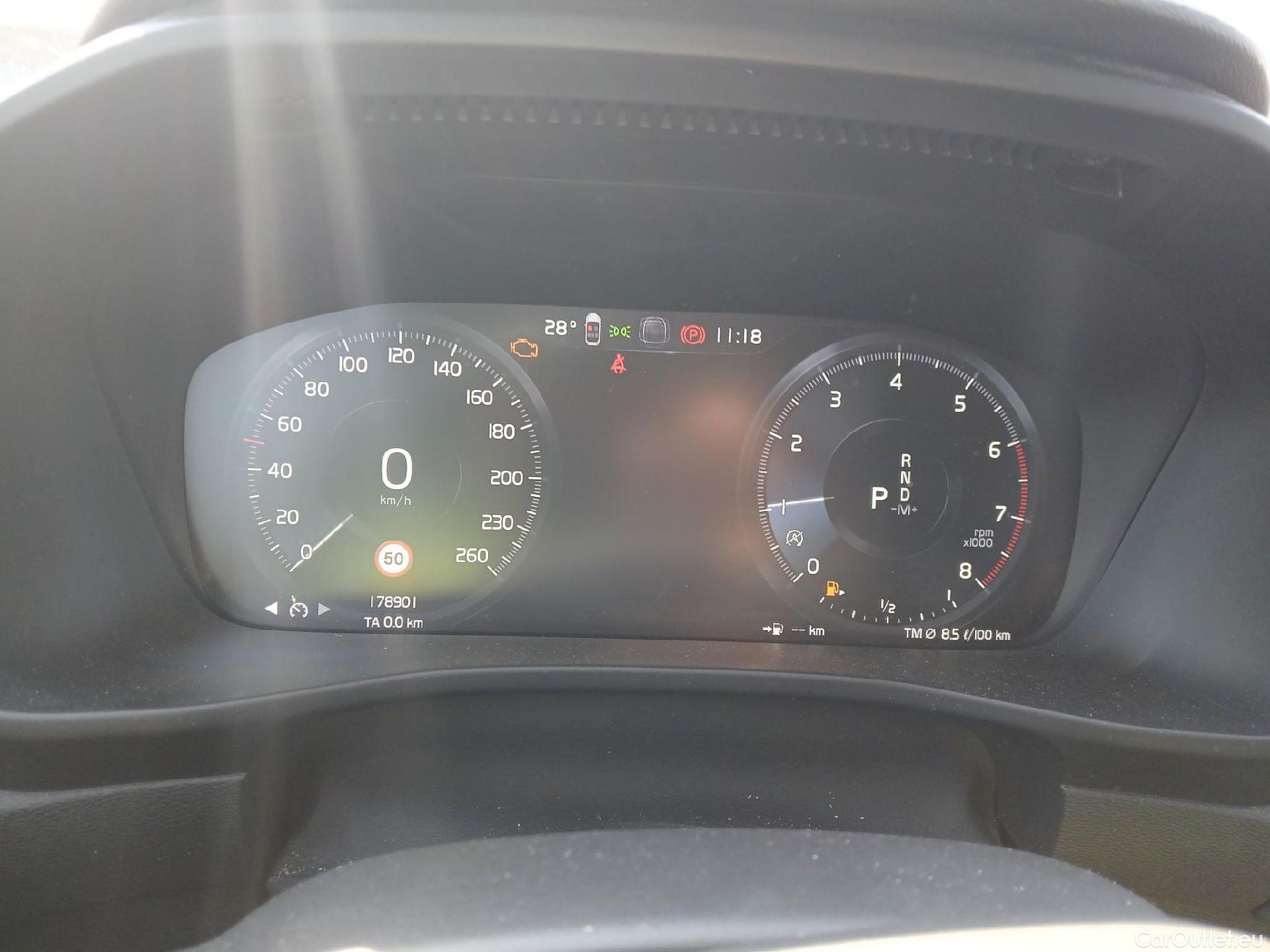  Volvo  XC 40 VOLVO XC40 / 2017 / 5P / todoterreno 1.5 T2 Momentum Core Auto #19