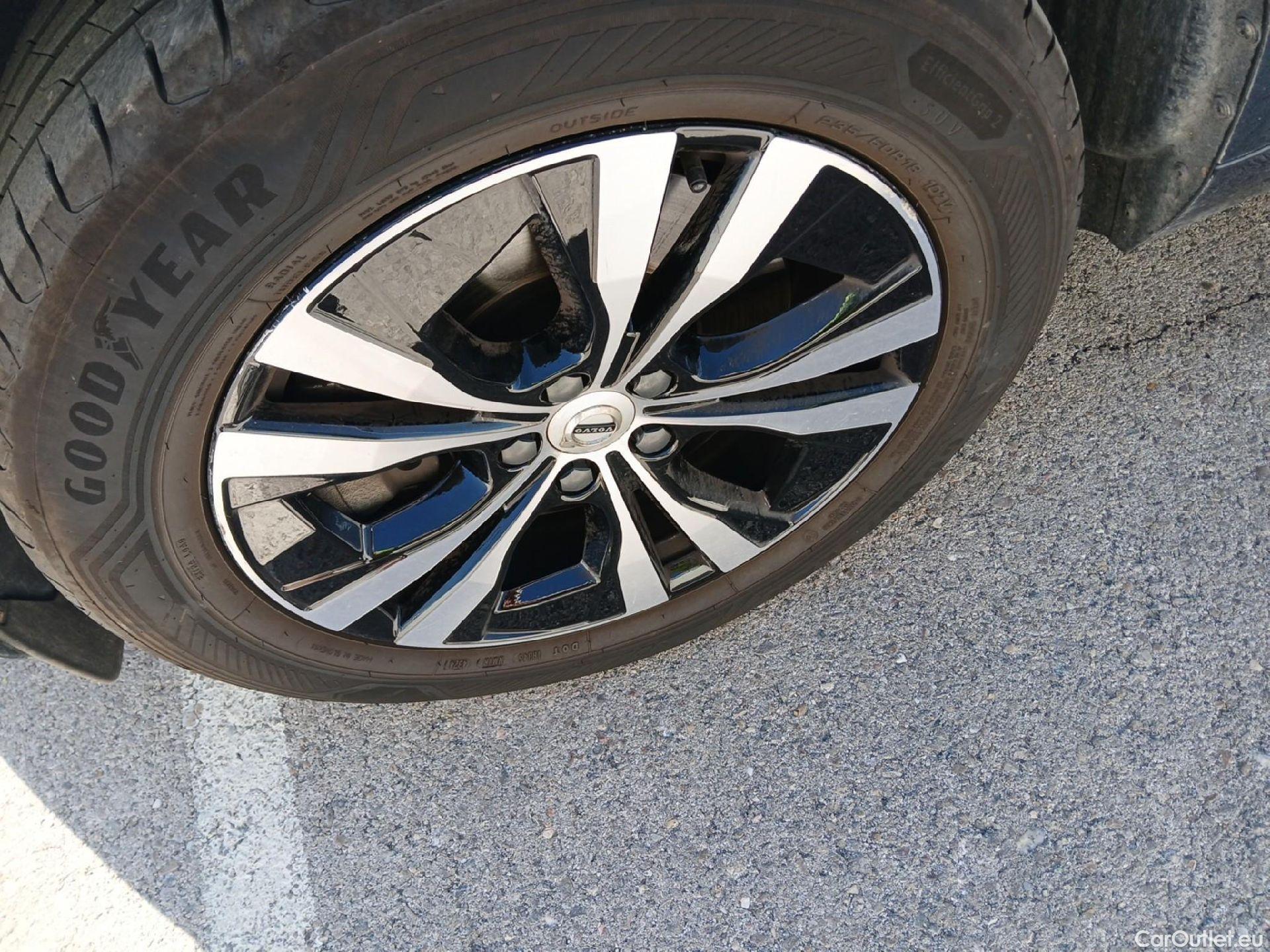  Volvo  XC60 VOLVO  / 2017 / 5P / todoterreno 2.0 B4 D AWD Momentum Pro Auto #13