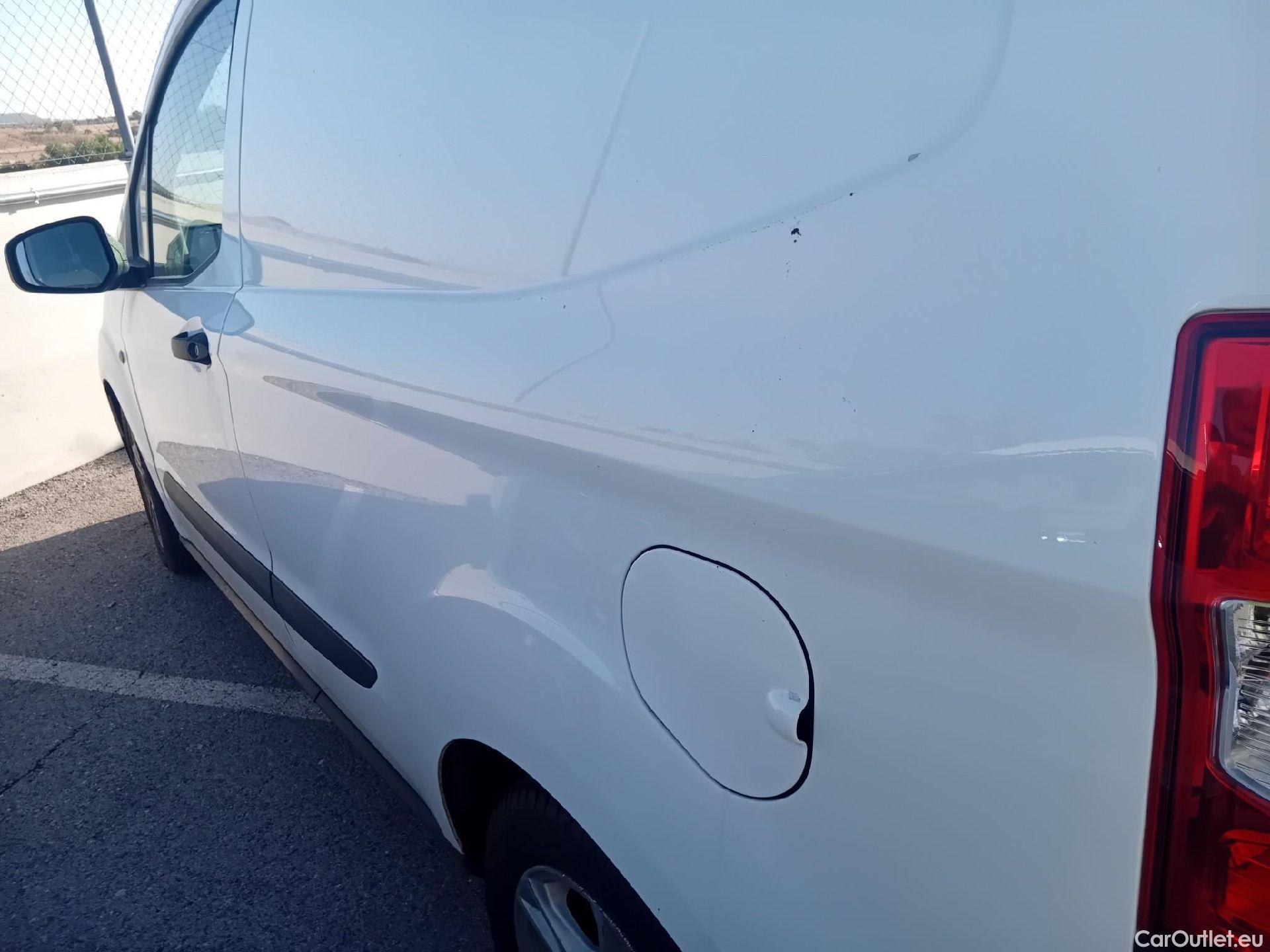  Ford  Transit FORD  Courier/2014/4P/furgón der.turis Van 1.5 TDCi 75kW Trend #33