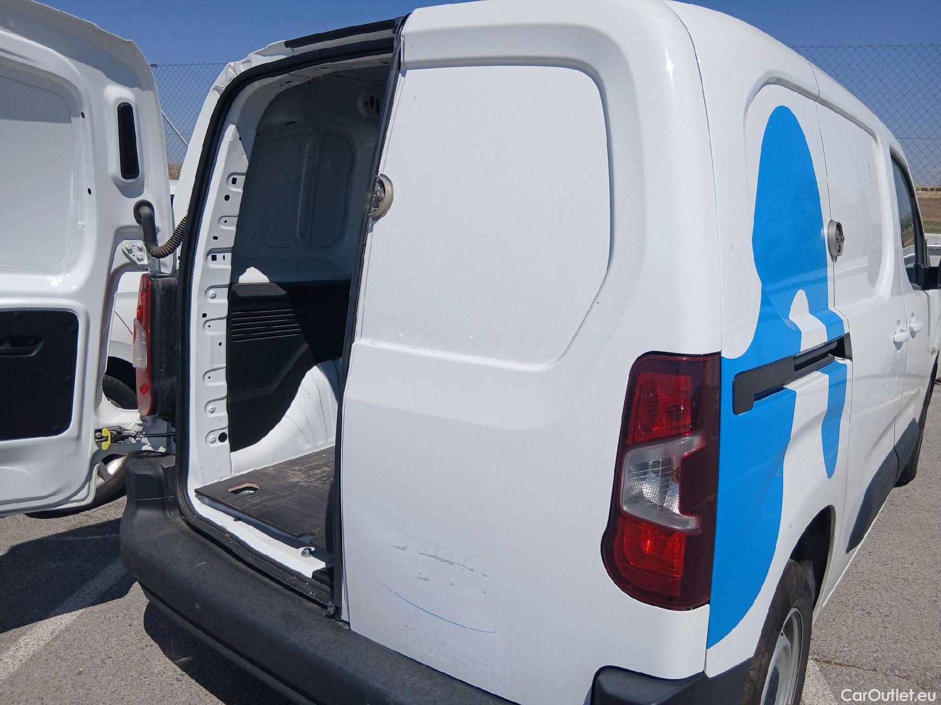  Citroen  Berlingo CITROEN  / 2018 / 4P / furgón derivado de turismo Talla M BlueHDi 100 CLUB (CA) #21
