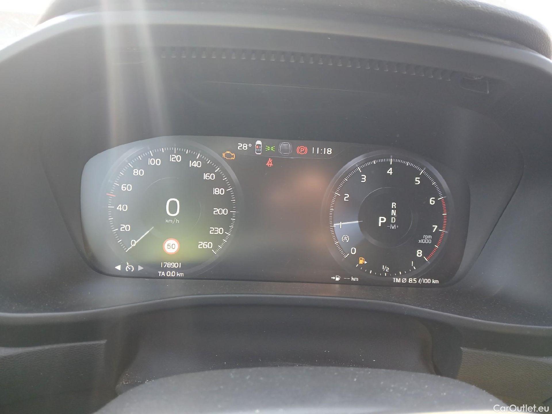  Volvo  XC 40 VOLVO XC40 / 2017 / 5P / todoterreno 1.5 T2 Momentum Core Auto #20