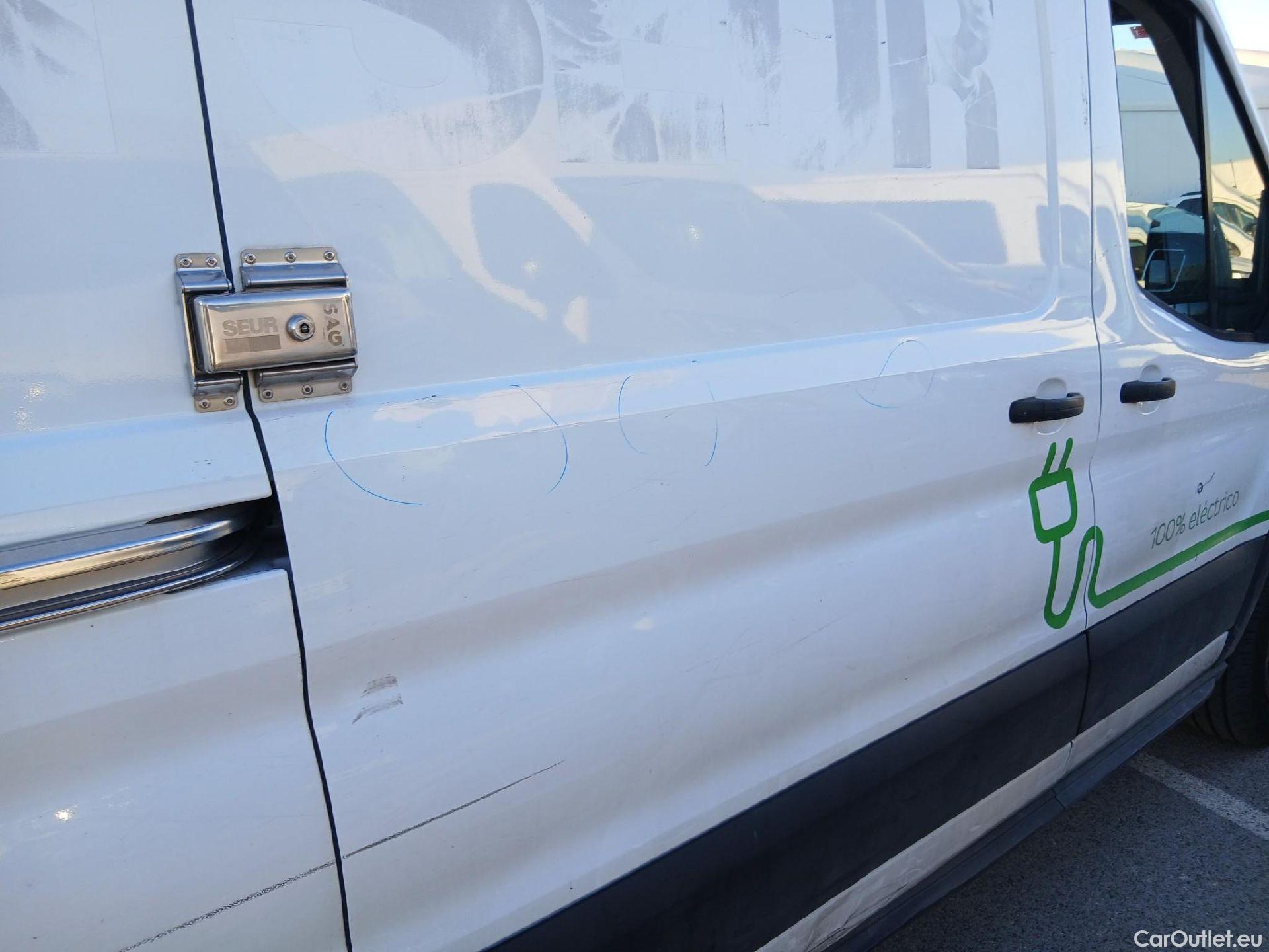  Ford  Transit FORD  / 2013 / 4P / furgón 350 L3 68kWh (184CV) Trend RWD BEV #39