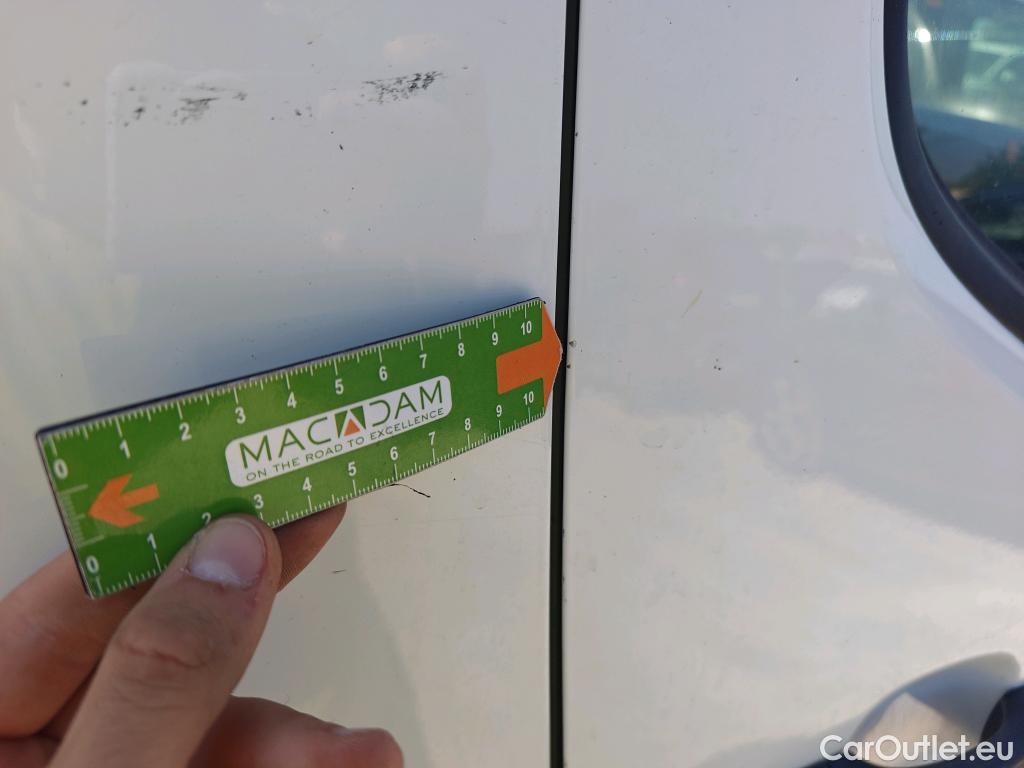  Citroen  Berlingo CITROEN  / 2018 / 4P / monovolumen compacto Talla M BlueHDi 100 S&S LIVE #35