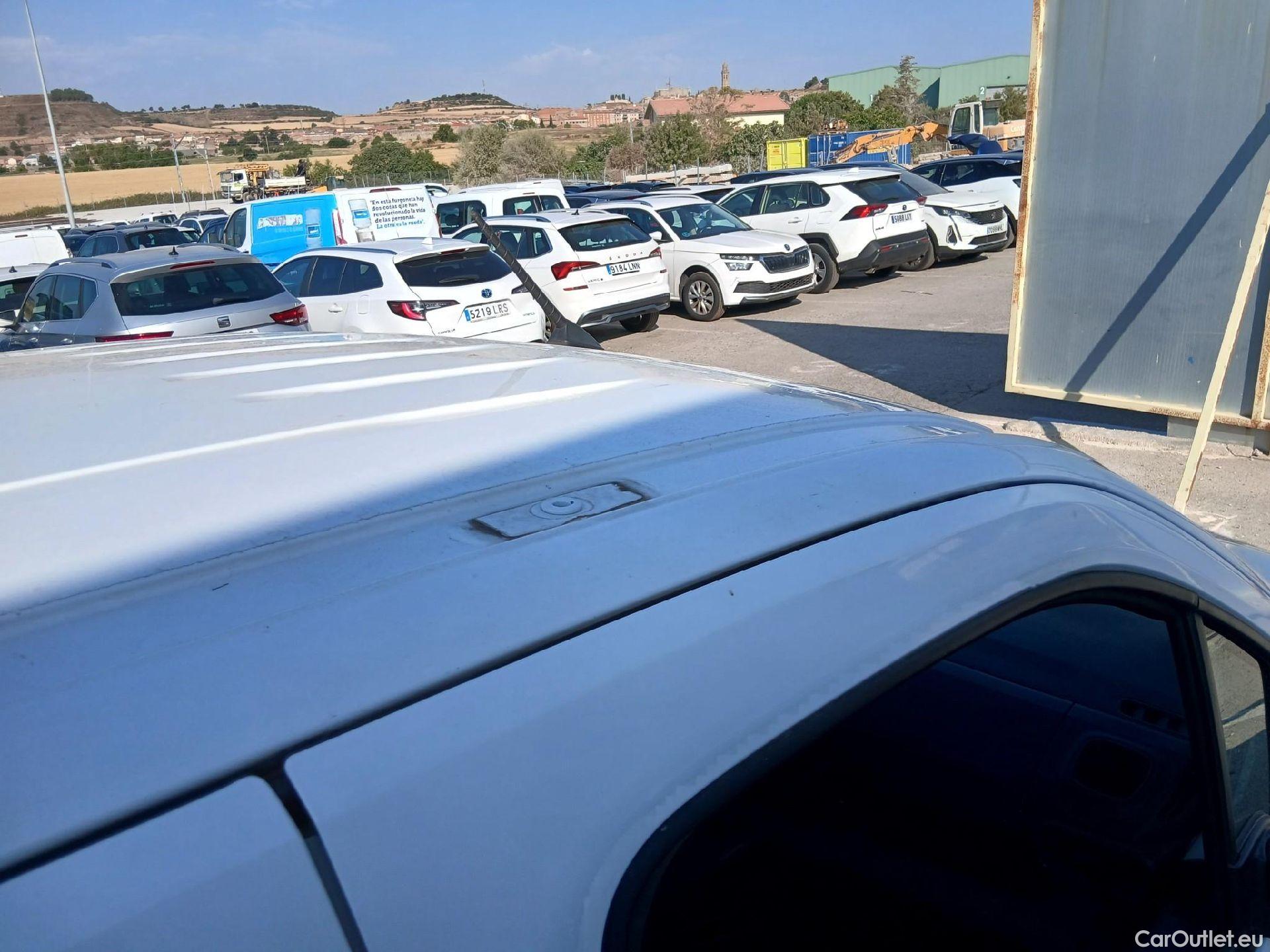 Peugeot  Partner PEUGEOT  / 2018 / 4P / furgón derivado de turismo Premium Standard 600kg BlueHDi 73kW #27