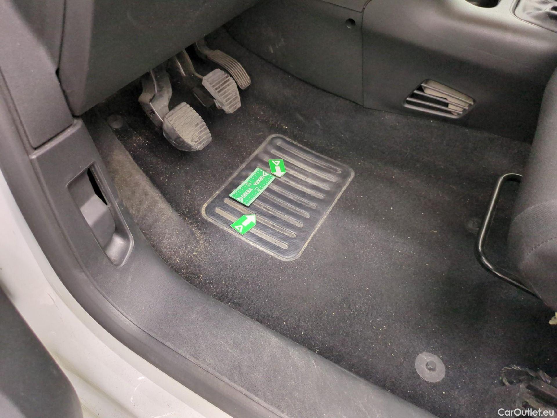  Citroen  C3  Société Feel 1.5 BlueHDI 100CV BVM6 E6dT #8