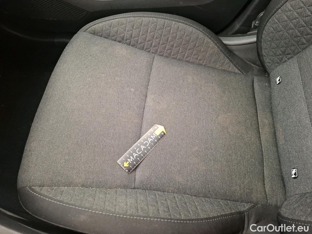  Renault  Clio  / 2019 / 5P / Berline Zen TCe 100 / GPL  #34