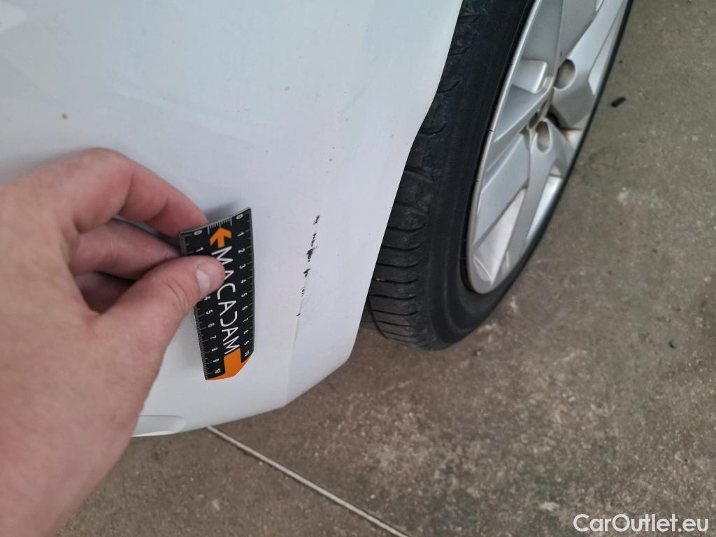 Renault  Clio  / 2019 / 5P / Berline Zen TCe 100 / GPL  #28