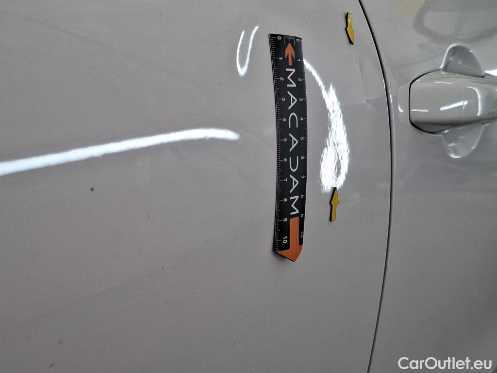  Renault  Clio  / 2019 / 5P / Berline Zen TCe 100 / GPL  #11