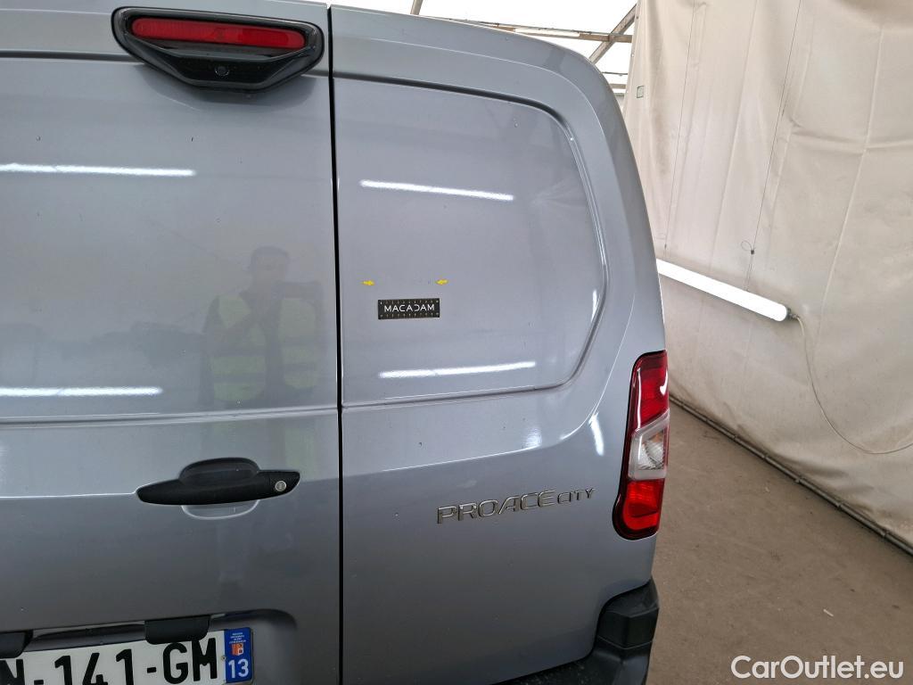  Toyota  Proace TOYOTA  City / 2019 / 4P / Fourgonnette 1.5 Medium 130 D-4D Business #8