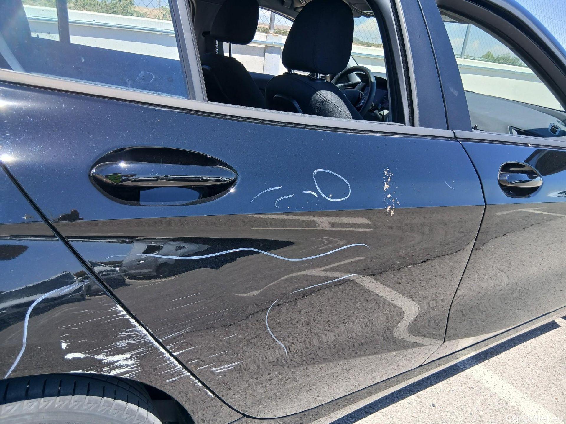  Bmw  Serie 1 BMW  / 2019 / 5P / berlina con portón 118d #42