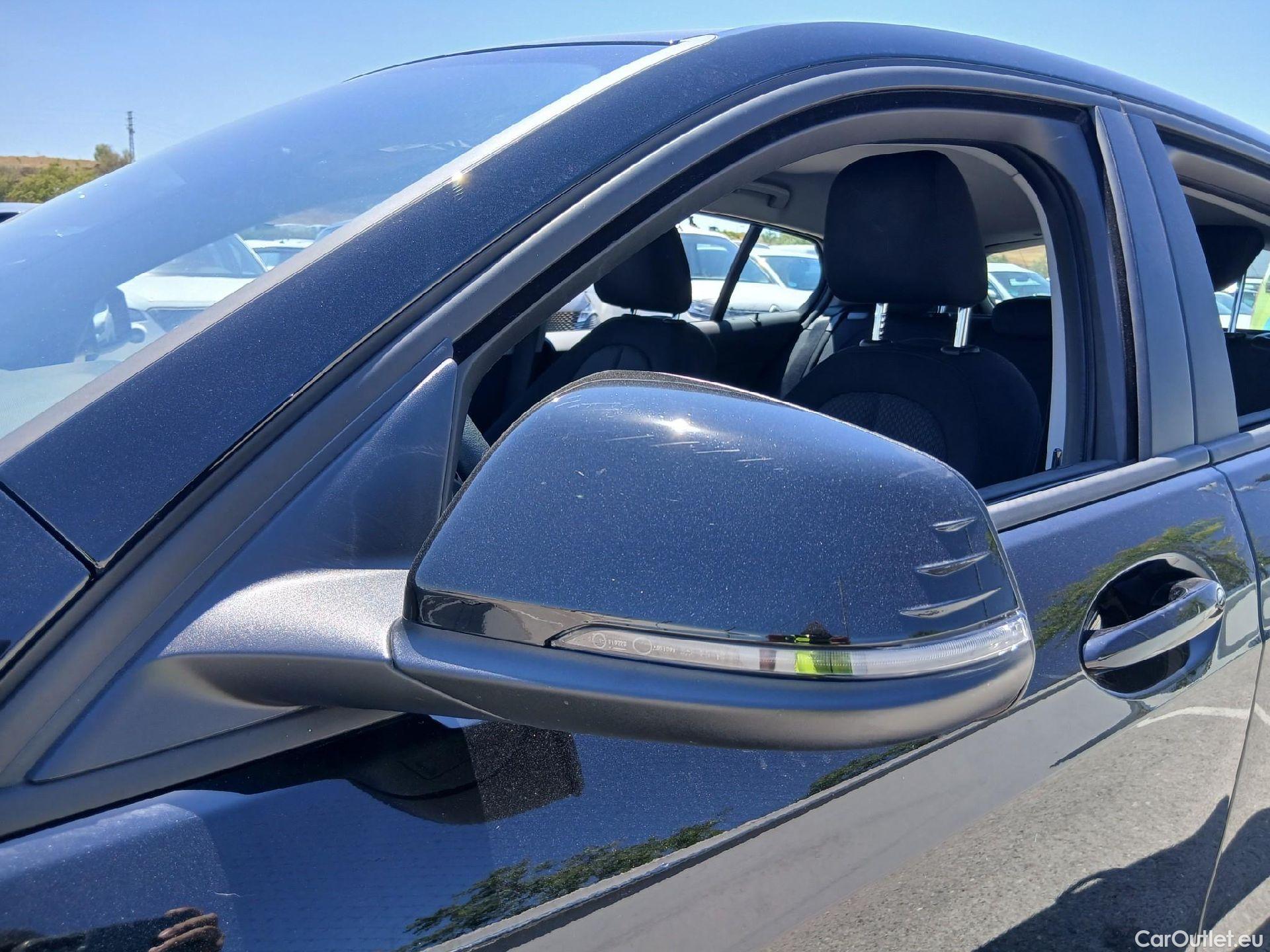  Bmw  Serie 1 BMW  / 2019 / 5P / berlina con portón 118d #16