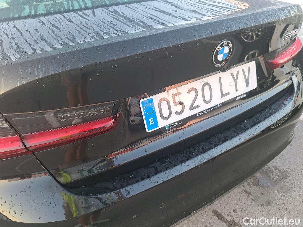  Bmw  Serie 3 BMW  / 2018 / 4P / sedán 320d Auto. #20