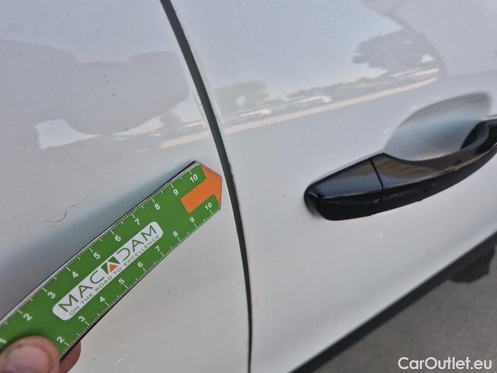  Citroen  C4 CITROEN  / 2020 / 5P / berlina con portón BlueHdi 110 S&S Live Pack #20