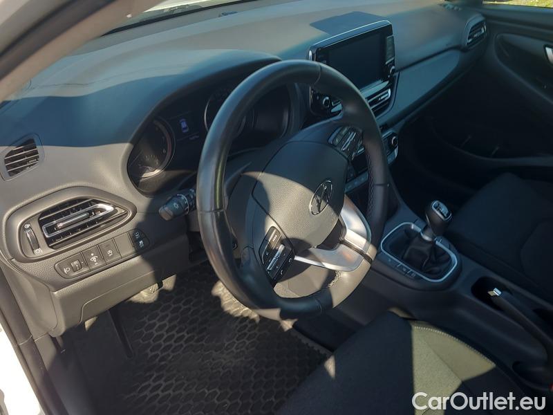  Hyundai  i30   cw (PD)(2017->)  kom.1.5T-GDI Smart 5d #17