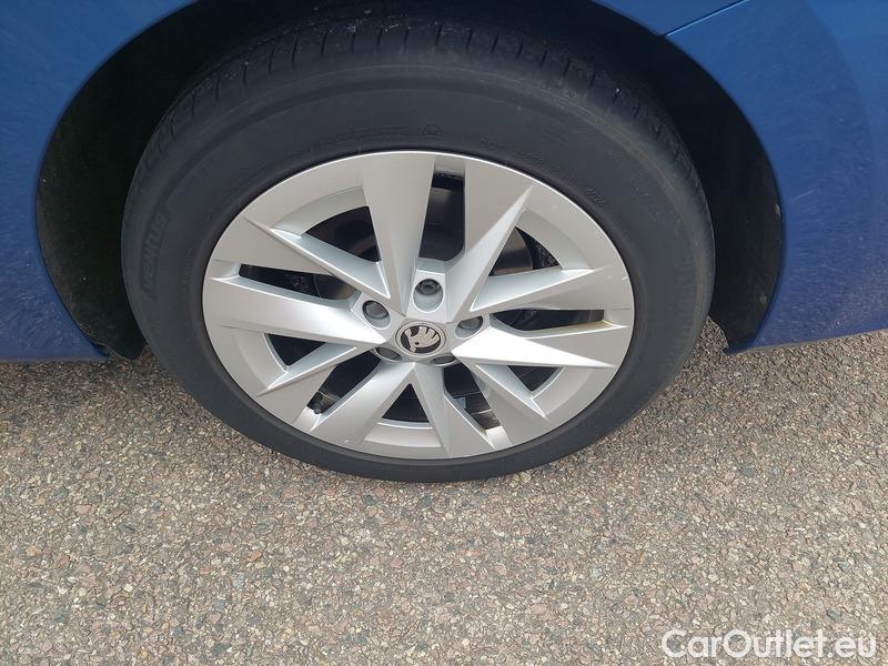  Skoda  Octavia  Lim. (NX3)(2020) Oct. 2.0TDI 110 Style AT 5d #14