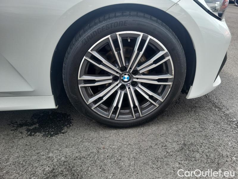  Bmw  Serie 3  Lim. (F30)  (2015) 318d AT 4d #16