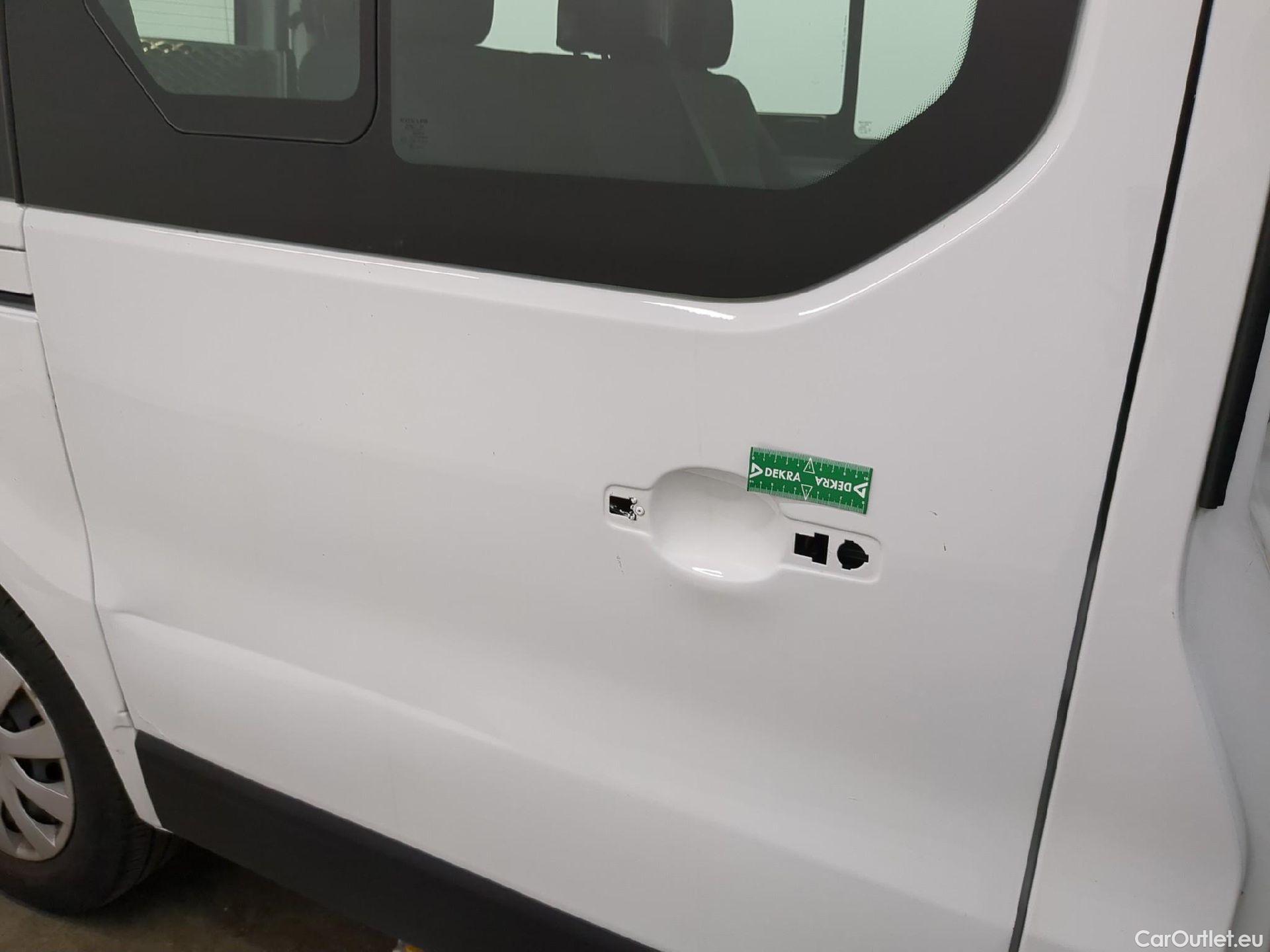  Renault  Trafic RENAULT  / 2019 / 4P / Combi Zen L1 dCi 120 S&S - 8 pl #2