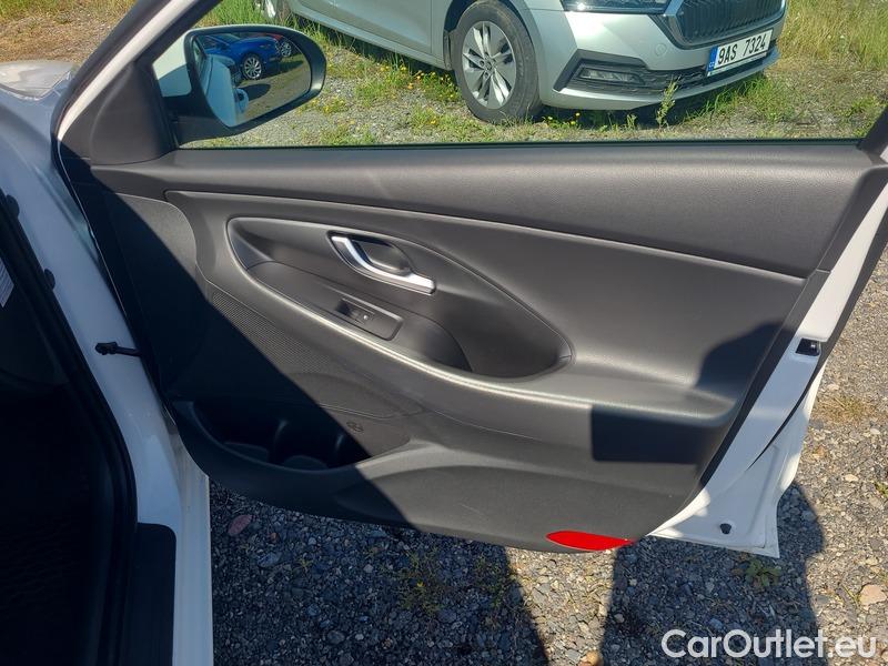  Hyundai  i30   cw (PD)(2017->)  kom.1.5T-GDI Smart 5d #14