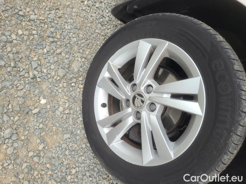  Skoda  Fabia  Combi (2015) Com.1.0TSI 70 Ambition 5d #27