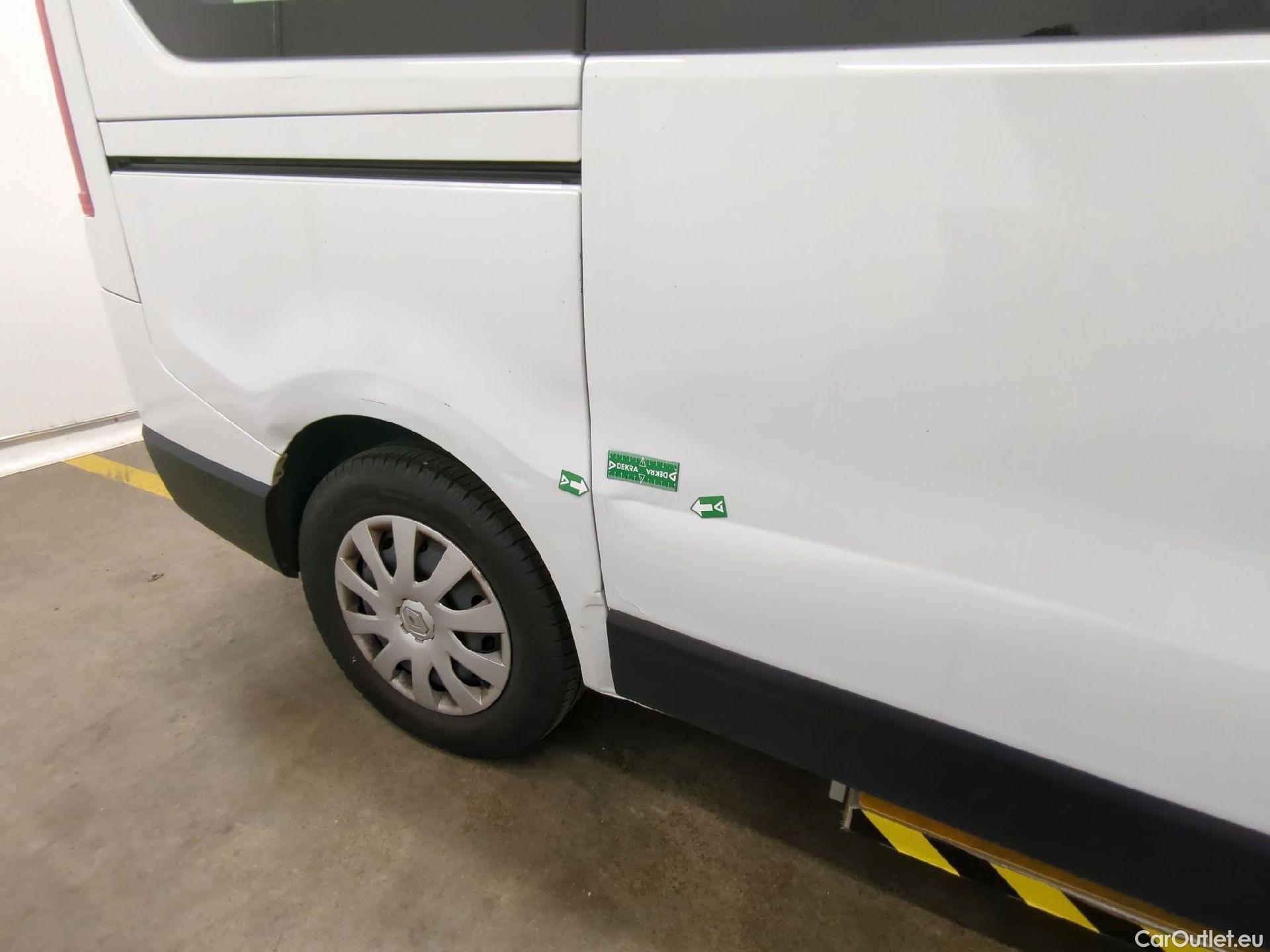  Renault  Trafic RENAULT  / 2019 / 4P / Combi Zen L1 dCi 120 S&S - 8 pl #16
