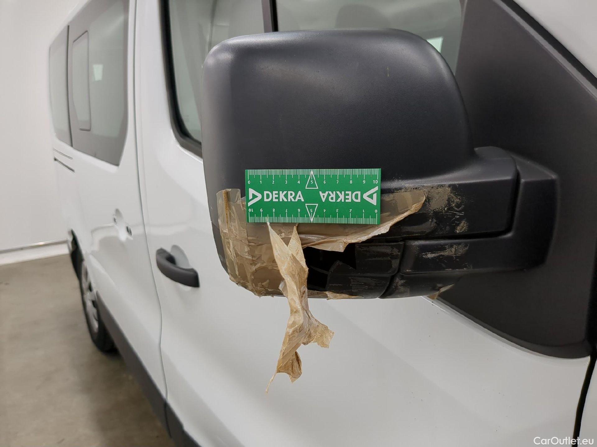  Renault  Trafic RENAULT  / 2019 / 4P / Combi Zen L1 dCi 120 S&S - 8 pl #4