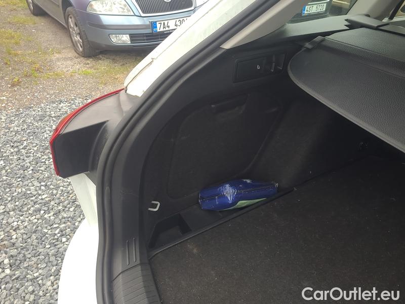  Volkswagen  Golf  VIII Variant (CG5) 2020 Var.2.0TDI 85 Life 5d #28