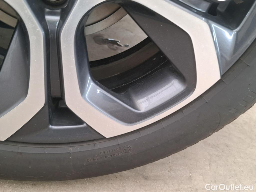  Renault  Captur RENAULT  / 2019 / 5P / SUV techno mild hybrid 160 EDC #36