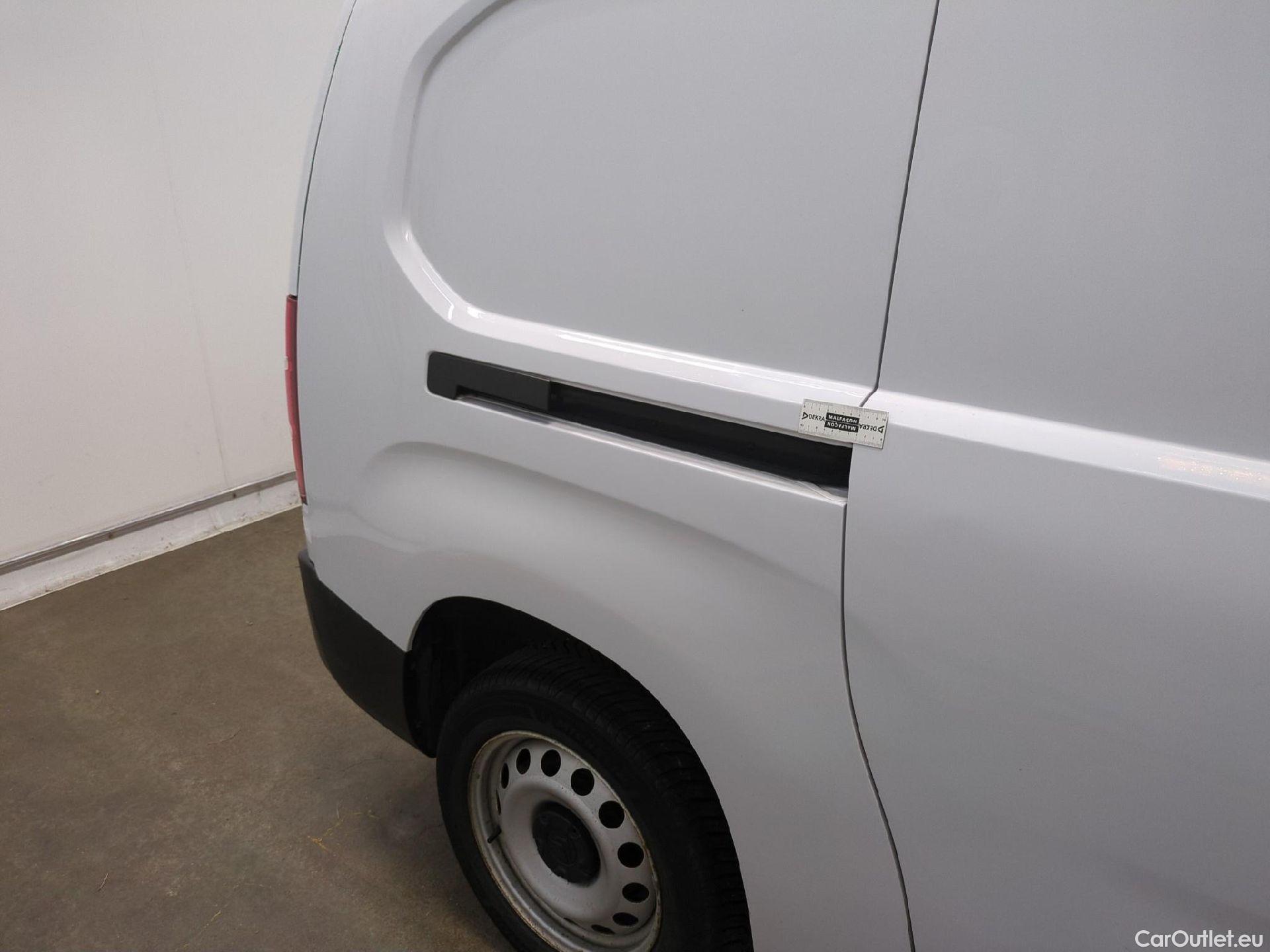  Citroen  Berlingo CITROEN  Van / 2018 / 4P / Fourgonnette Taille XL 950kg BlueHDi 100 S&S BVM Club #27
