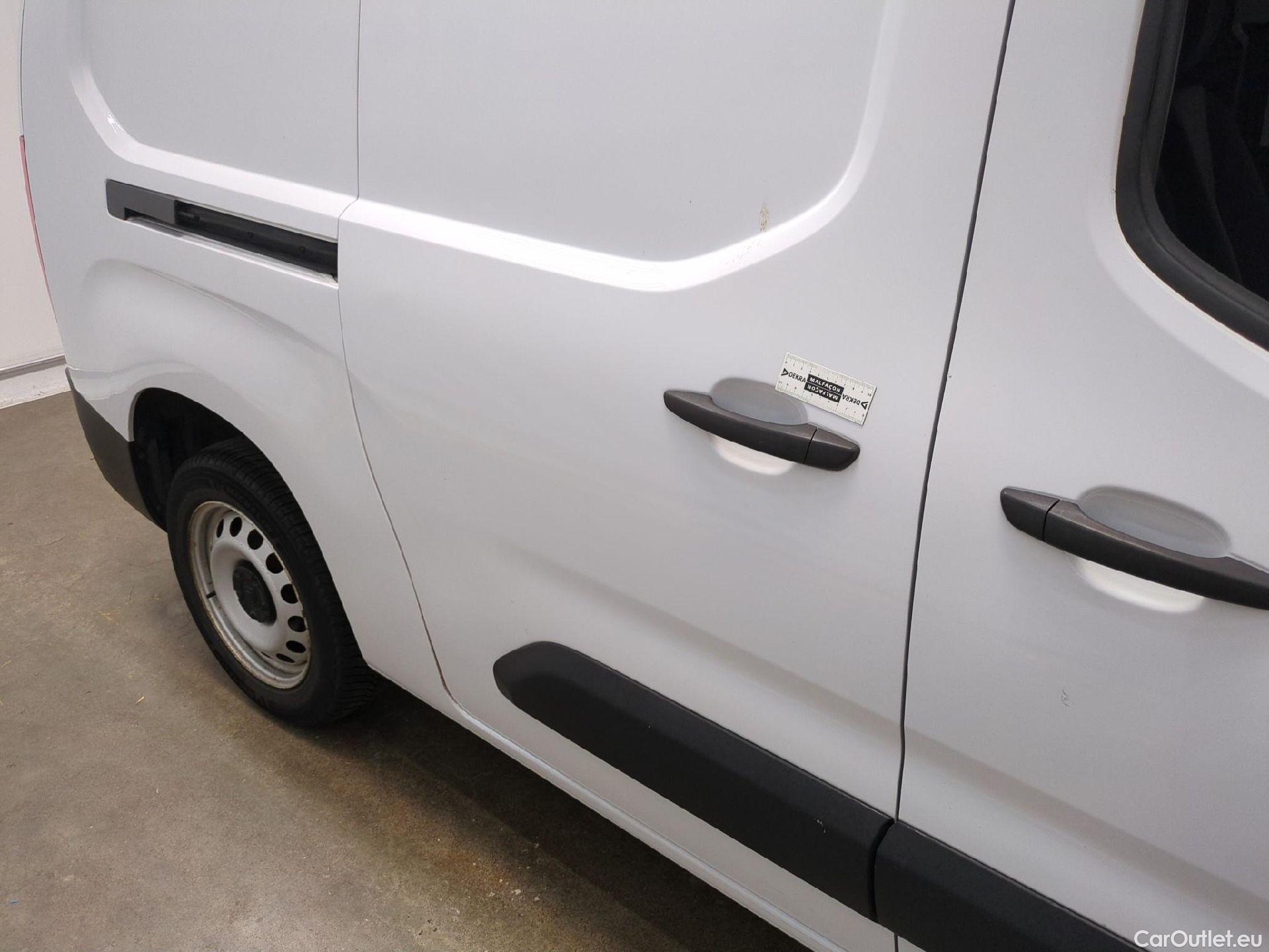  Citroen  Berlingo CITROEN  Van / 2018 / 4P / Fourgonnette Taille XL 950kg BlueHDi 100 S&S BVM Club #31