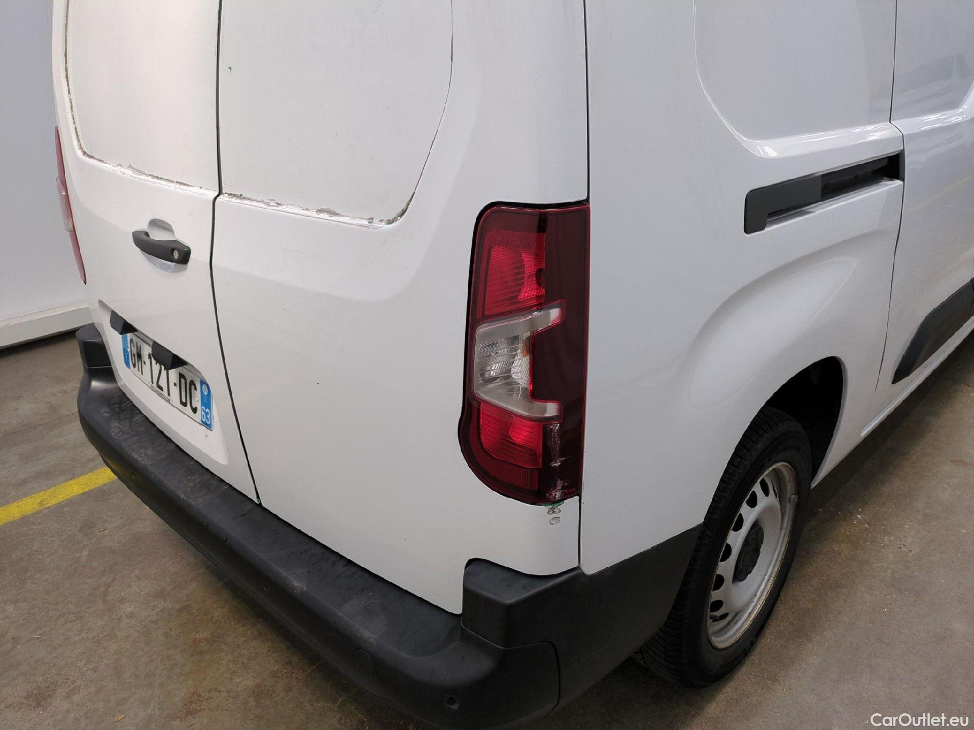  Citroen  Berlingo CITROEN  Van / 2018 / 4P / Fourgonnette Taille XL 950kg BlueHDi 100 S&S BVM Club #23