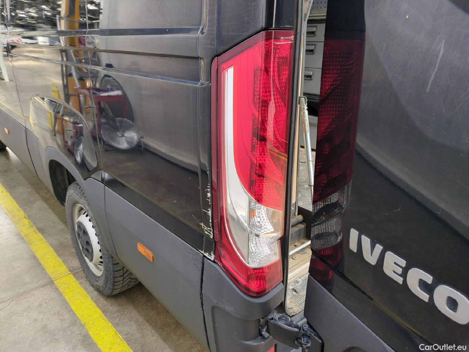  Iveco  Daily IVECO  / 2014 / 4P / Fourgon tôlé 2.3 35S16SA8 V12 H2 3520L #29