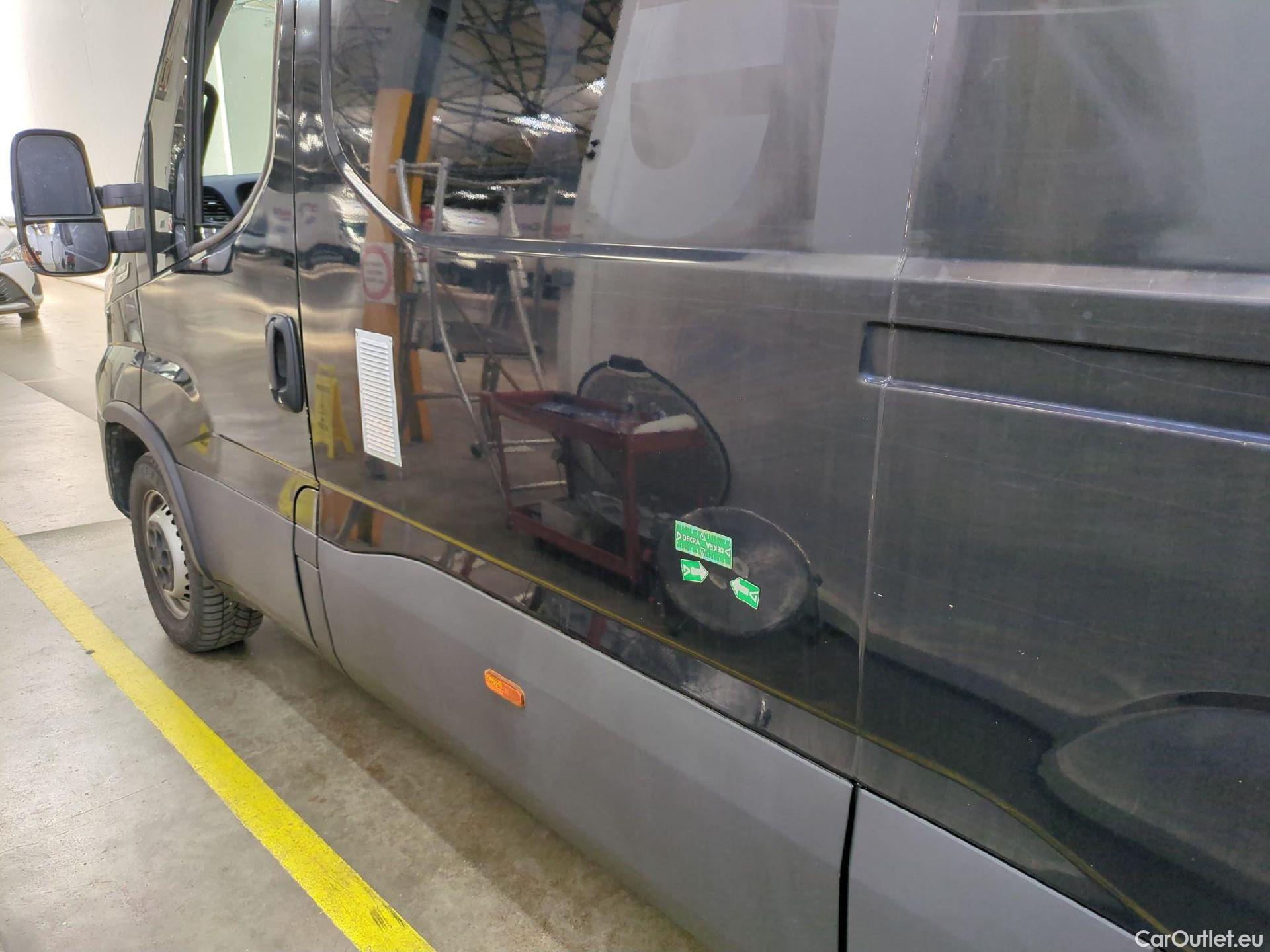  Iveco  Daily IVECO  / 2014 / 4P / Fourgon tôlé 2.3 35S16SA8 V12 H2 3520L #16