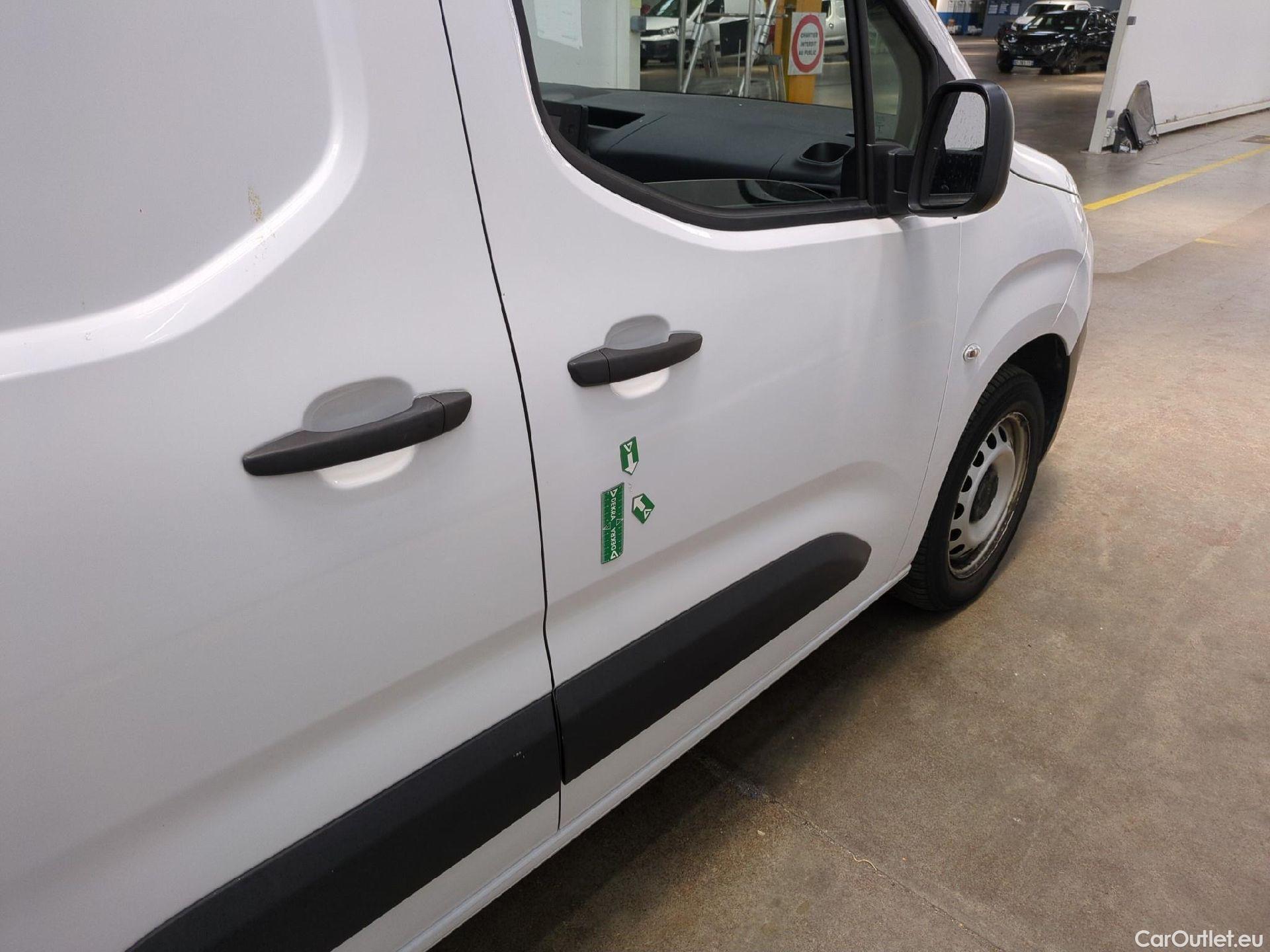  Citroen  Berlingo CITROEN  Van / 2018 / 4P / Fourgonnette Taille XL 950kg BlueHDi 100 S&S BVM Club #39