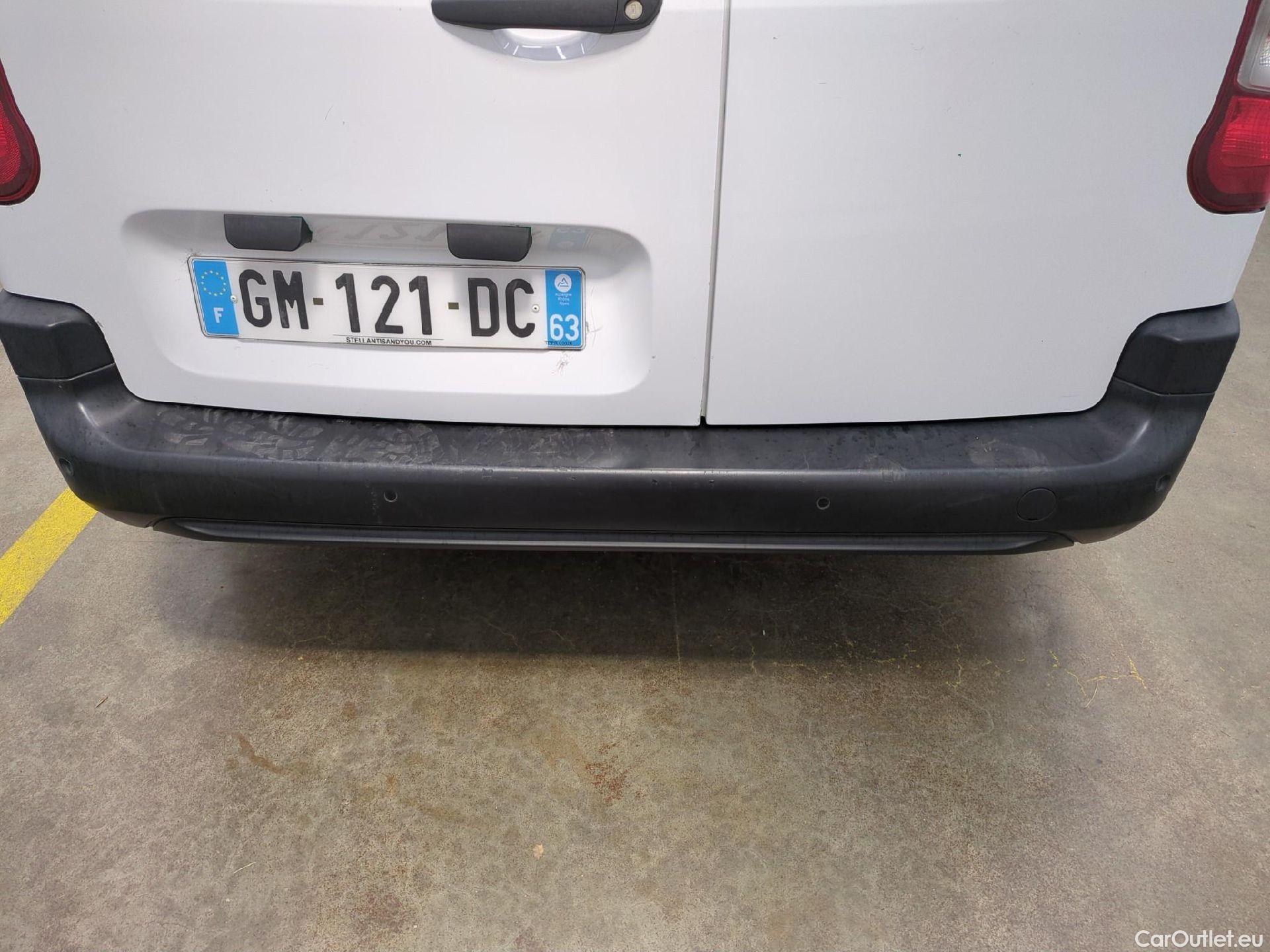  Citroen  Berlingo CITROEN  Van / 2018 / 4P / Fourgonnette Taille XL 950kg BlueHDi 100 S&S BVM Club #25