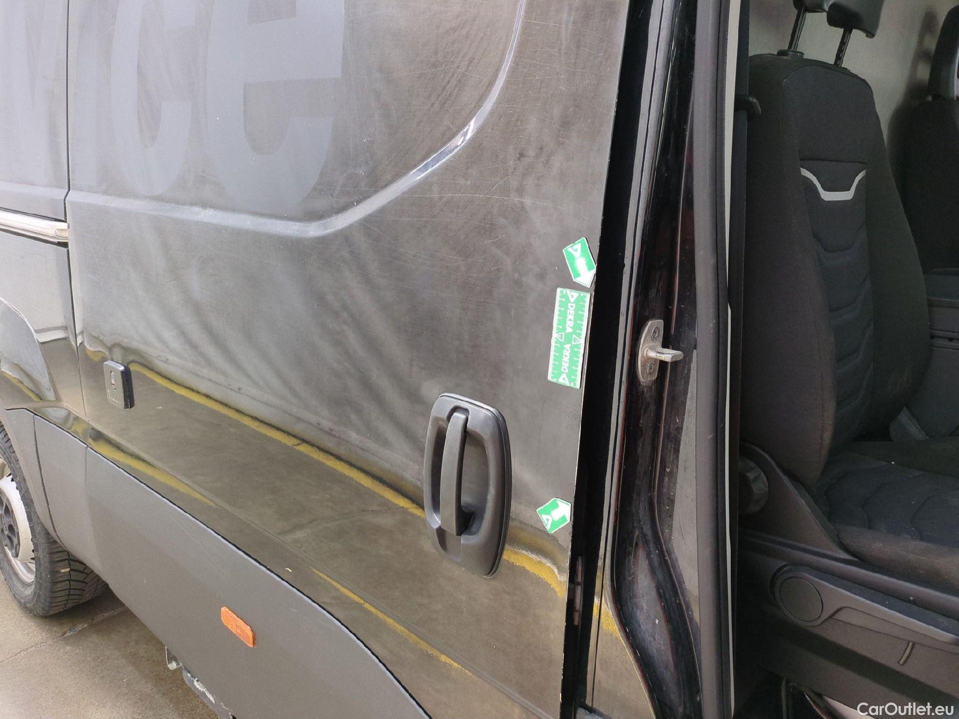  Iveco  Daily IVECO  / 2014 / 4P / Fourgon tôlé 2.3 35S16SA8 V12 H2 3520L #42