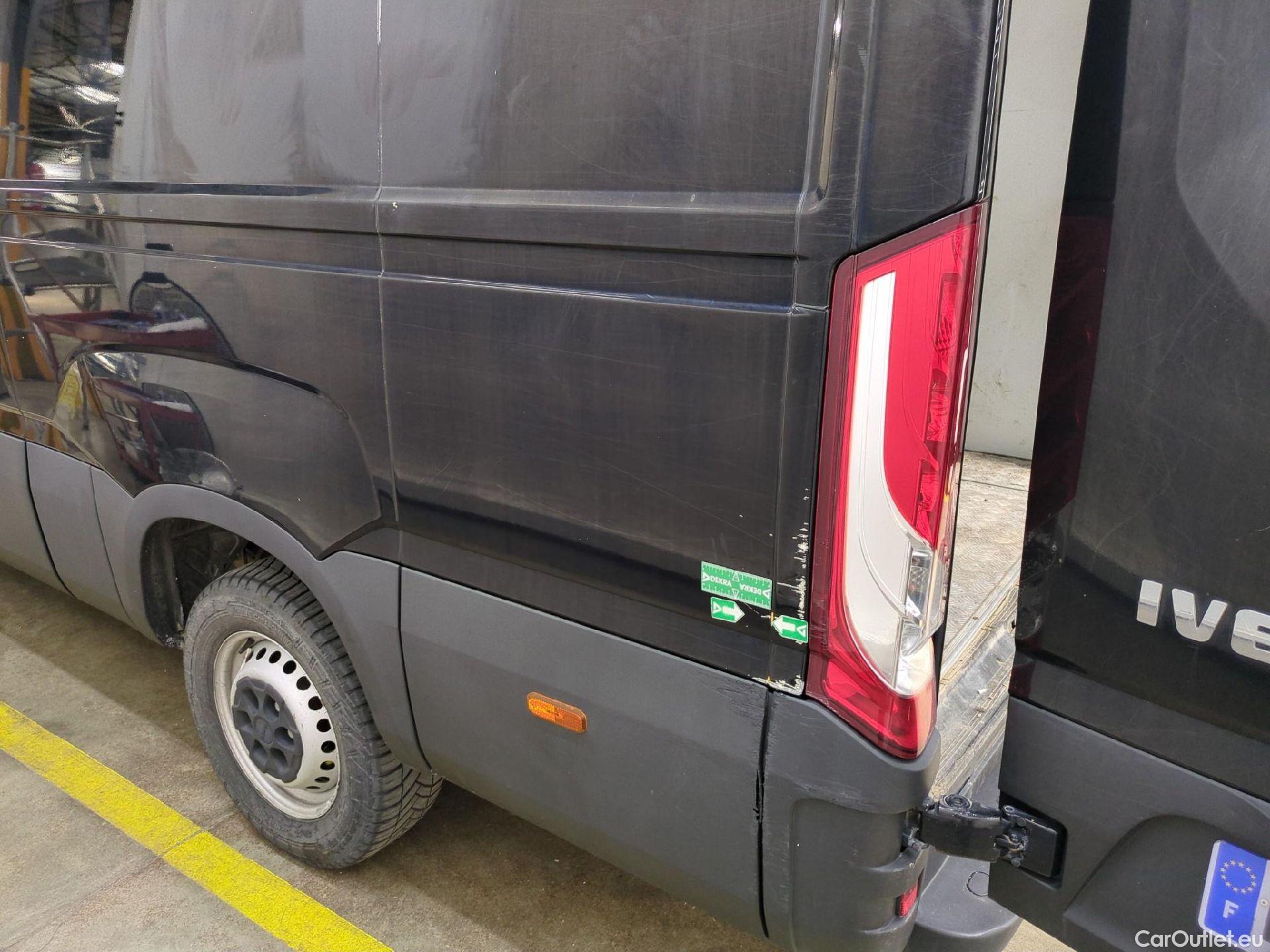  Iveco  Daily IVECO  / 2014 / 4P / Fourgon tôlé 2.3 35S16SA8 V12 H2 3520L #23