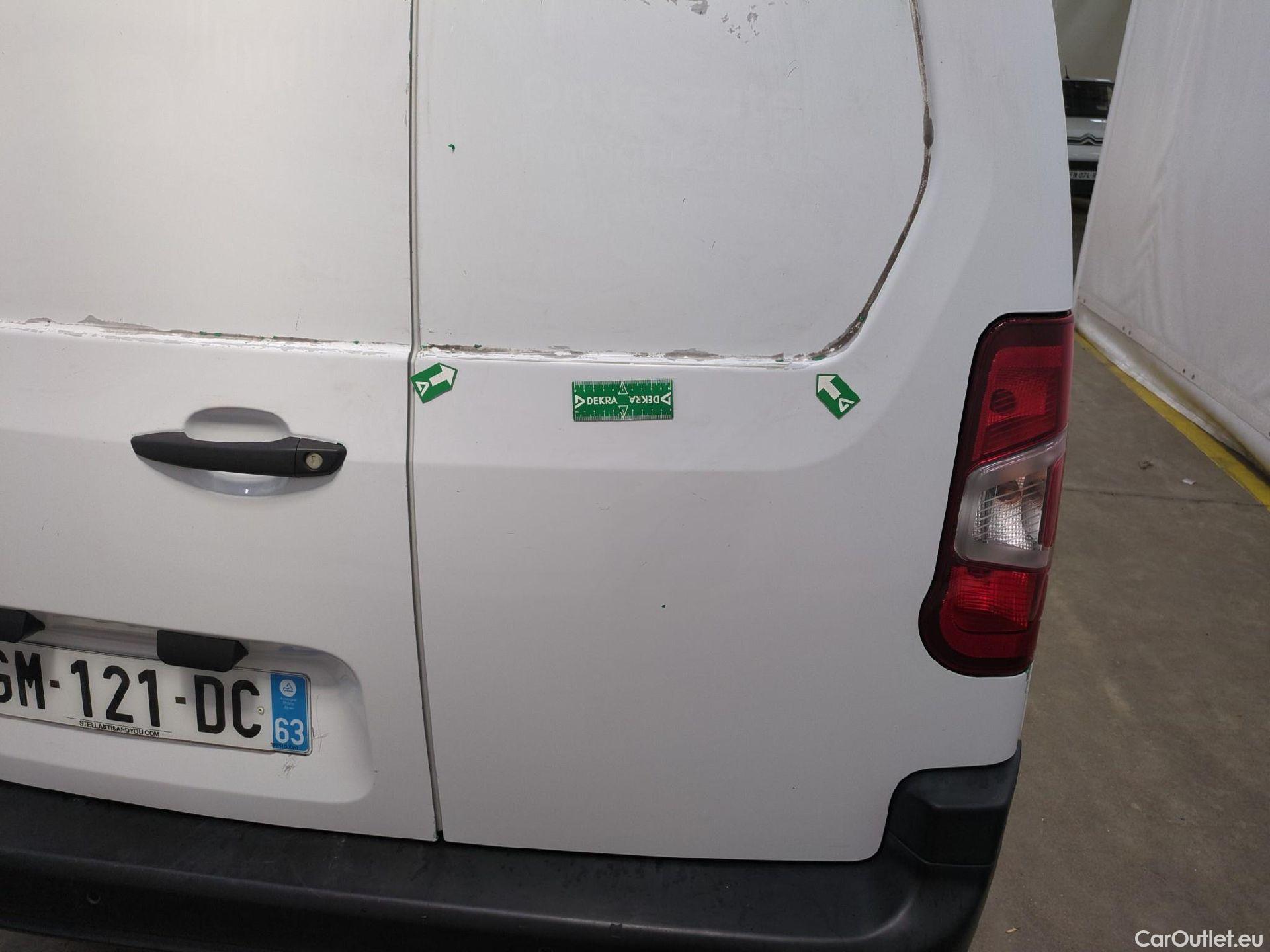  Citroen  Berlingo CITROEN  Van / 2018 / 4P / Fourgonnette Taille XL 950kg BlueHDi 100 S&S BVM Club #19