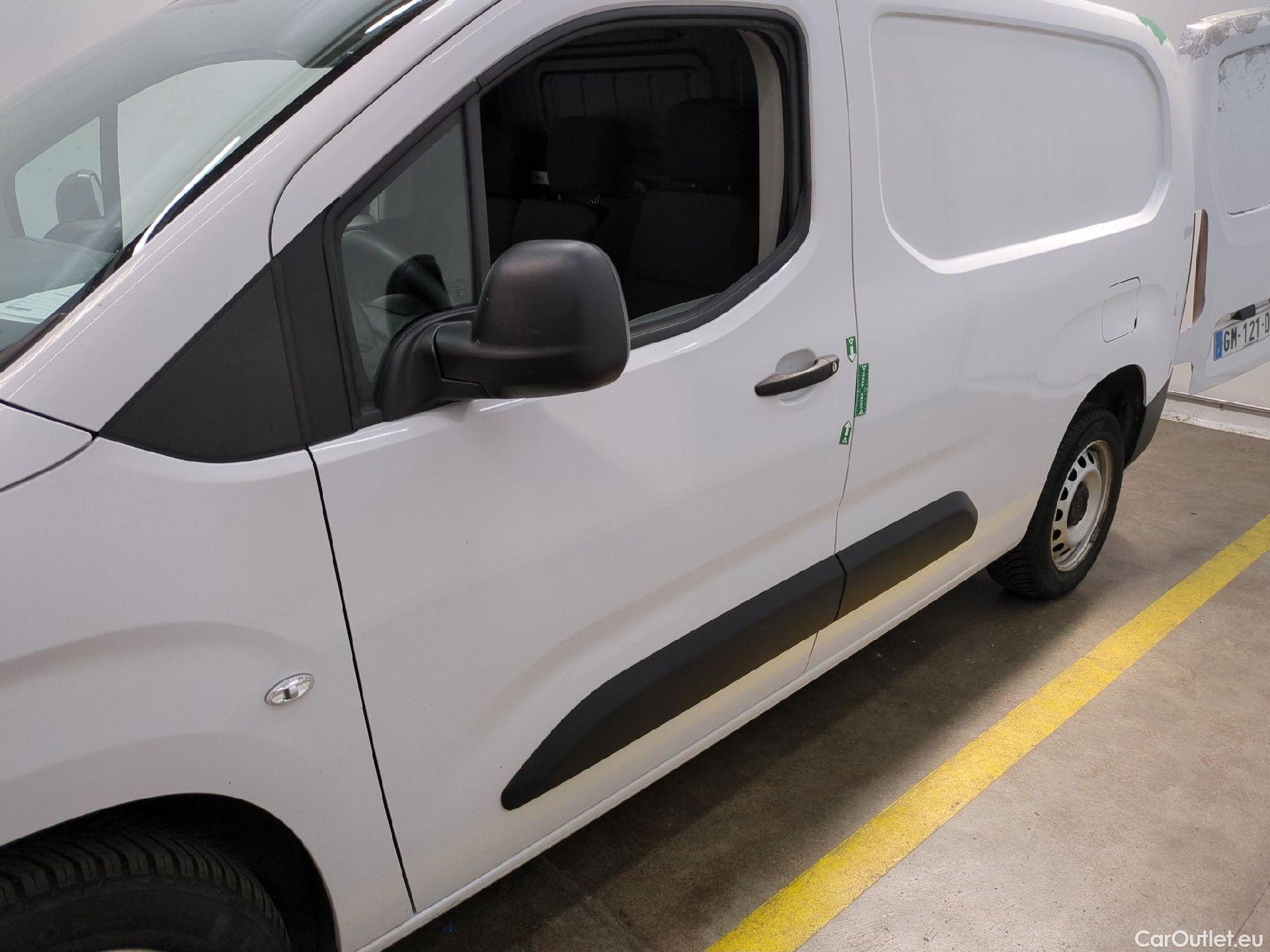  Citroen  Berlingo CITROEN  Van / 2018 / 4P / Fourgonnette Taille XL 950kg BlueHDi 100 S&S BVM Club #8