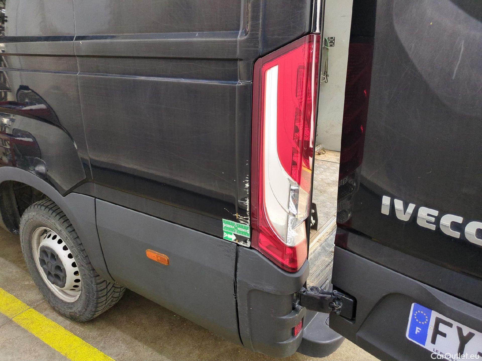  Iveco  Daily IVECO  / 2014 / 4P / Fourgon tôlé 2.3 35S16SA8 V12 H2 3520L #26