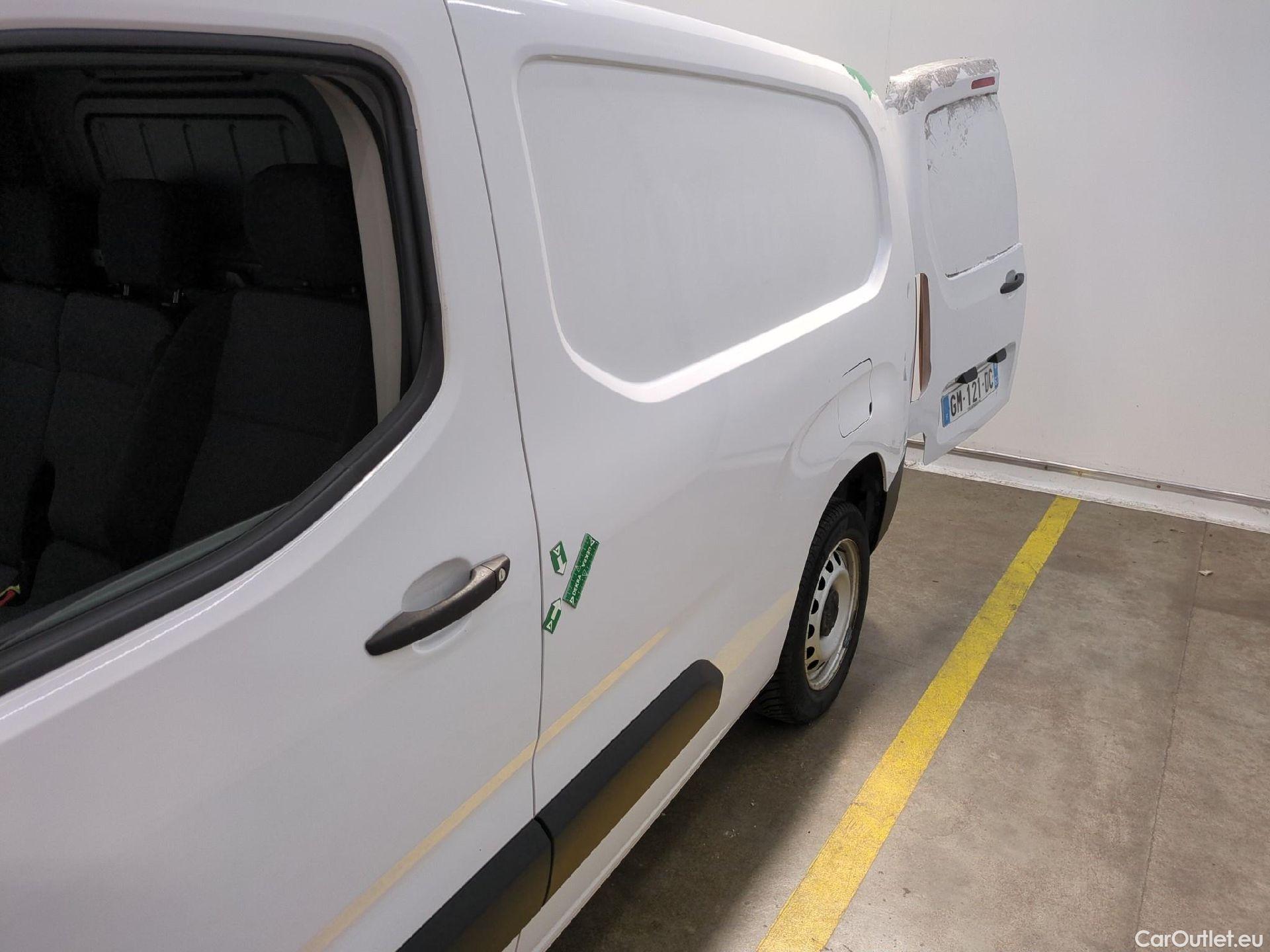  Citroen  Berlingo CITROEN  Van / 2018 / 4P / Fourgonnette Taille XL 950kg BlueHDi 100 S&S BVM Club #12