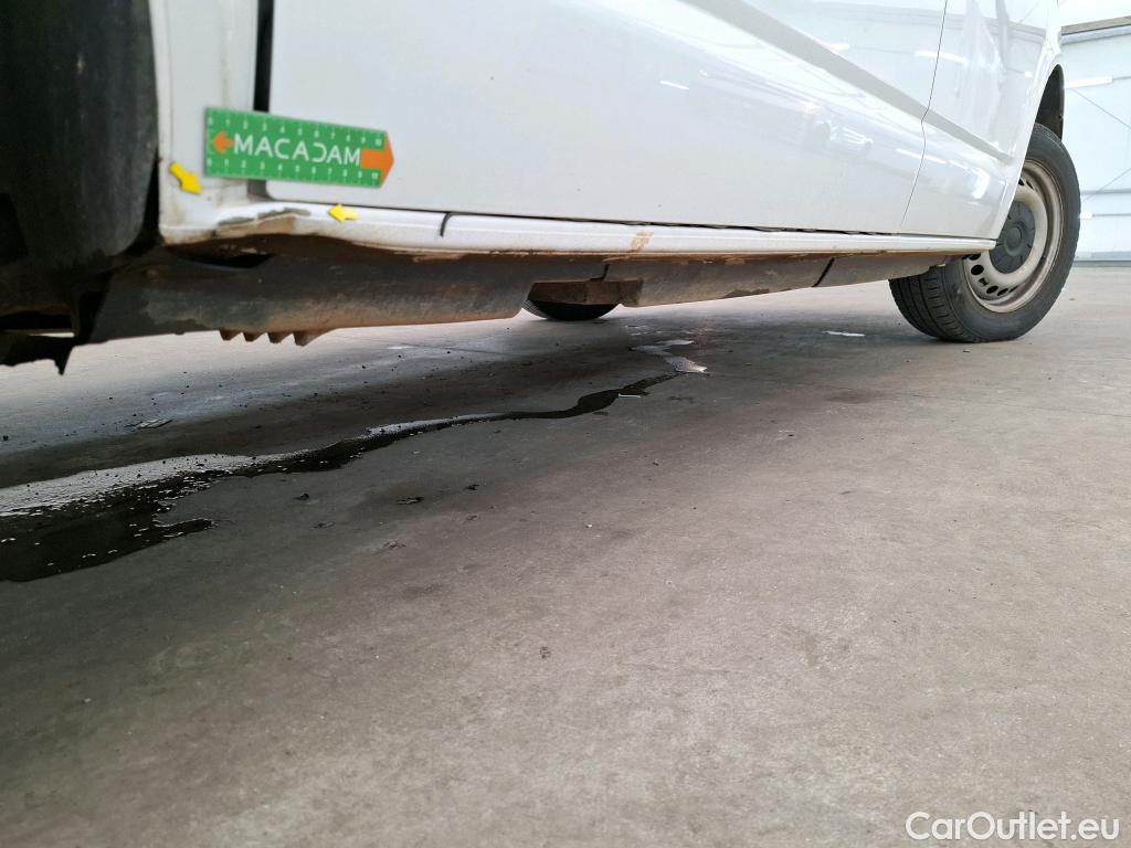  Volkswagen  Transporter VOLKSWAGEN  2019 4P Fourgon tôlé 2 0 TDi 150 4MO L1H1 Business Line #8