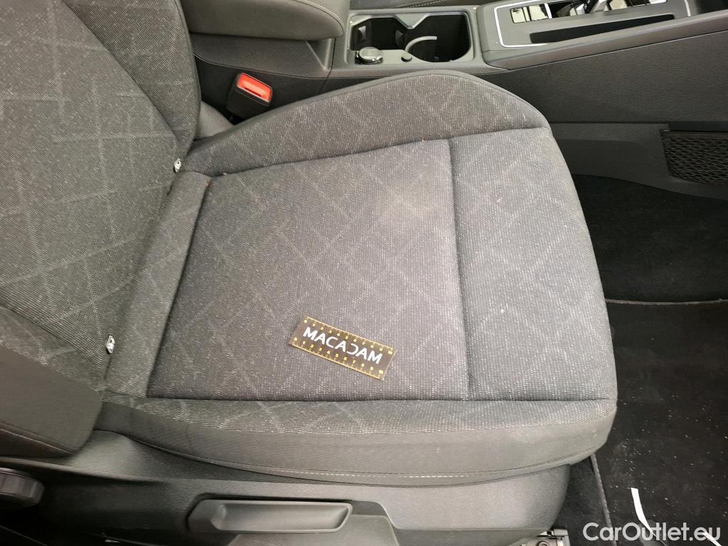  Volkswagen  Golf  VOLKSWAGEN / 2020 / 5P / Berline / VU 2.0 TDI SCR 115 DSG7 Life Soci Busi 1st #31