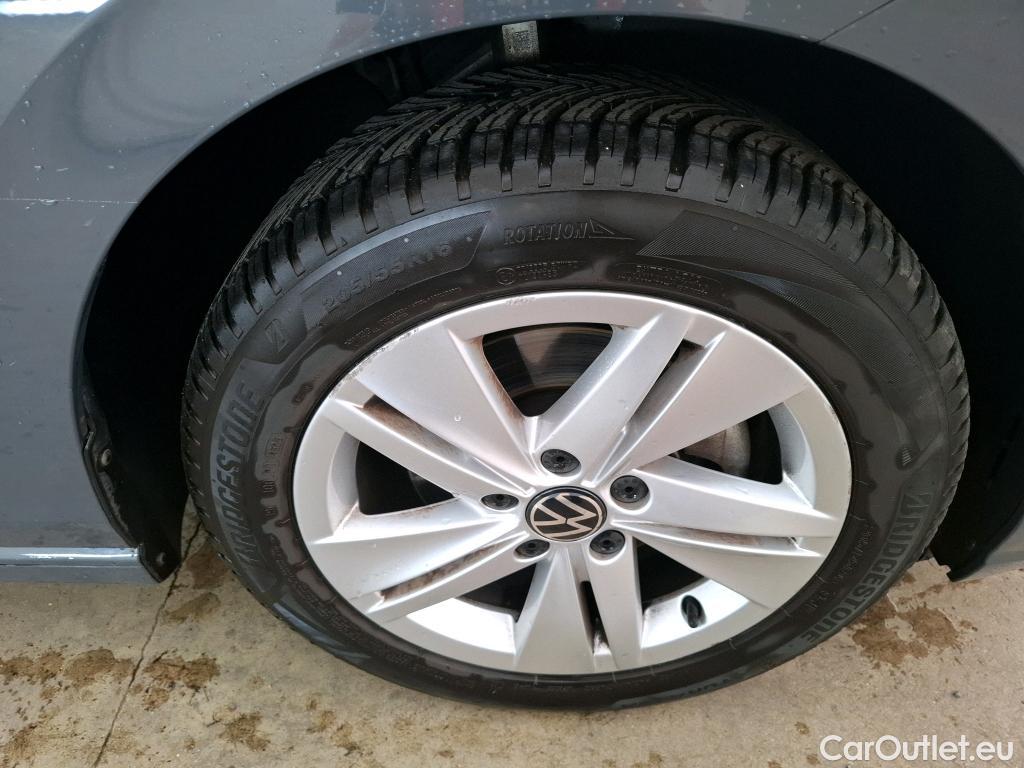  Volkswagen  Golf  VOLKSWAGEN / 2020 / 5P / Berline / VU 2.0 TDI SCR 115 DSG7 Life Soci Busi 1st #20