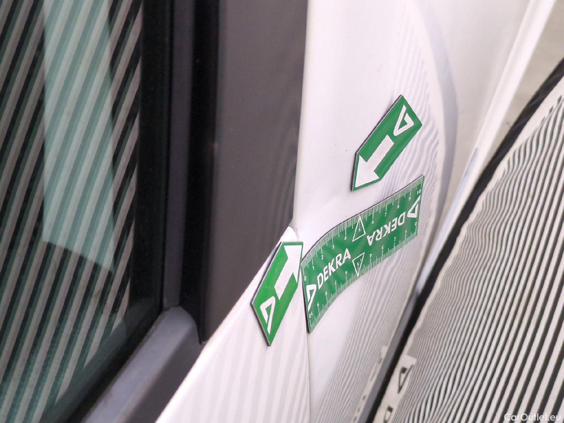  Volkswagen  Caddy VOLKSWAGEN  Van VU 4p Fourgonnette 2.0 TDI 122 4MOTION Business Line #47