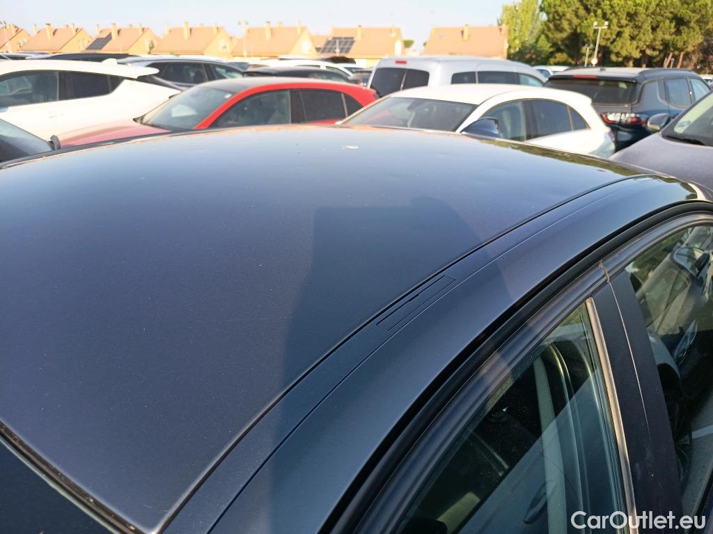 Bmw  Serie 3 BMW  / 2015 / 4P / sedán 318d #3