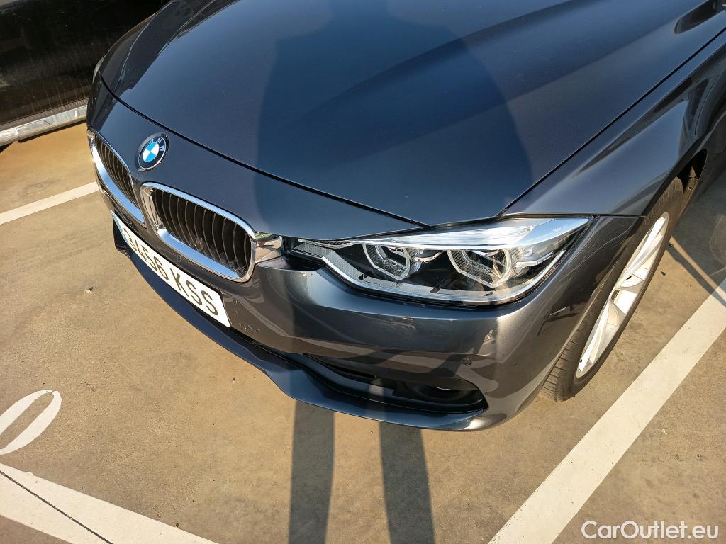  Bmw  Serie 3 BMW  / 2015 / 4P / sedán 318d #17