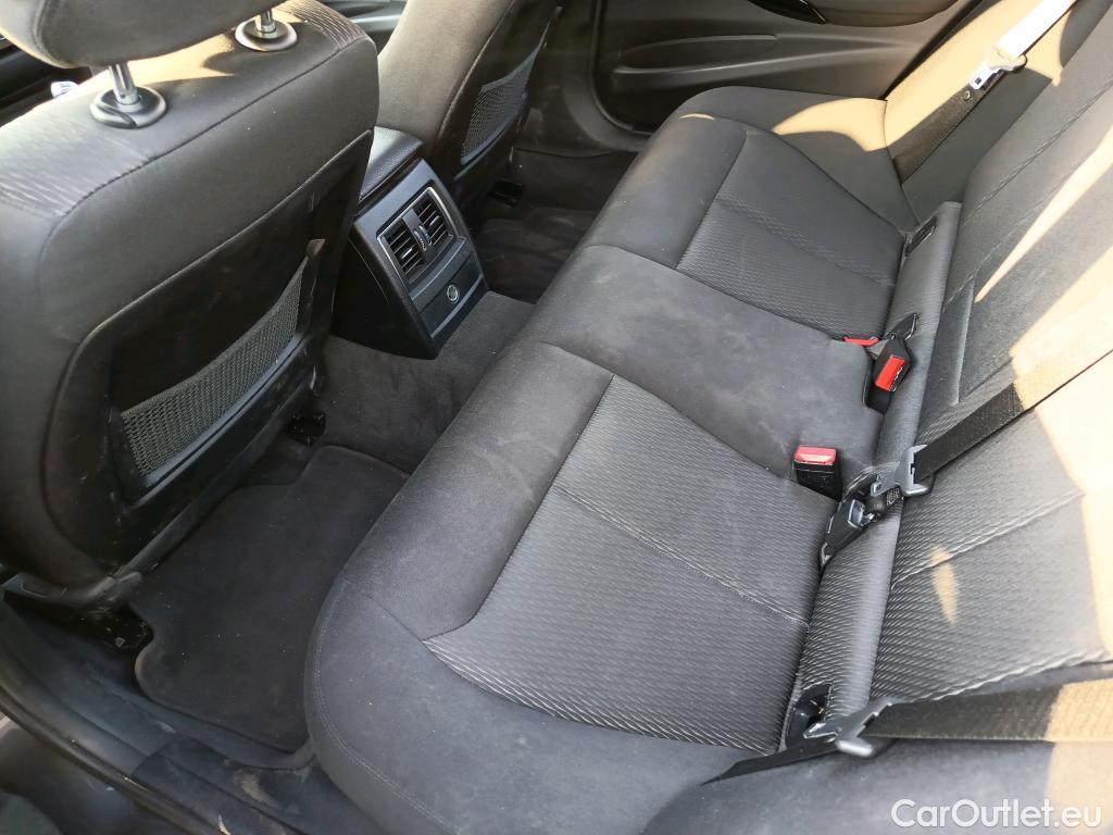  Bmw  Serie 3 BMW  / 2015 / 4P / sedán 318d #8