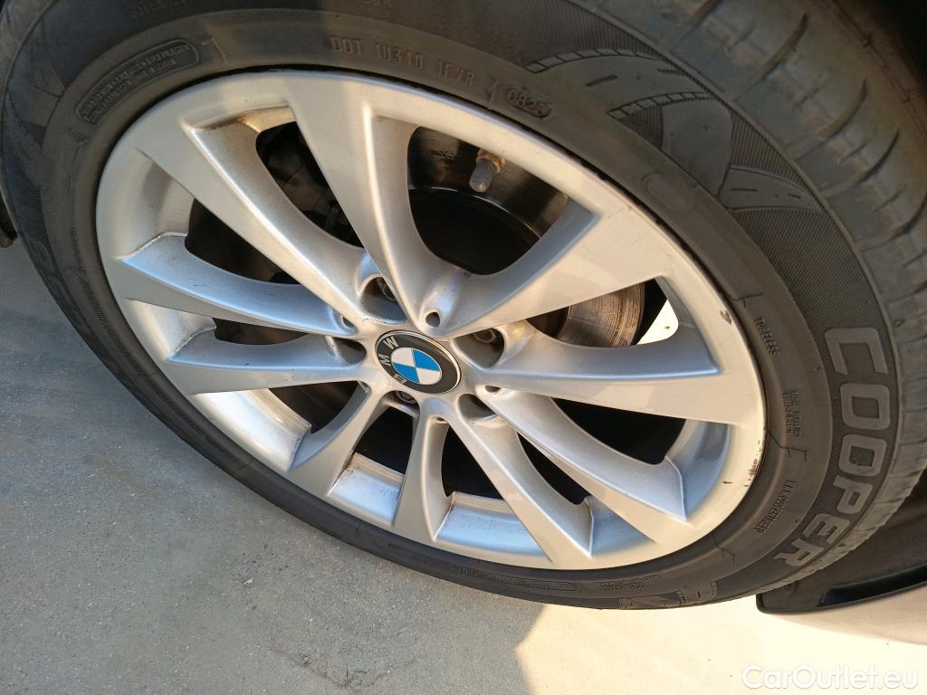  Bmw  Serie 3 BMW  / 2015 / 4P / sedán 318d #13