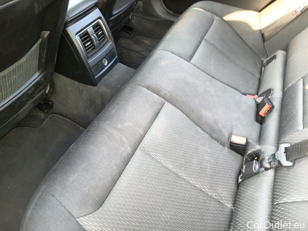  Bmw  Serie 3 BMW  / 2015 / 4P / sedán 318d #9