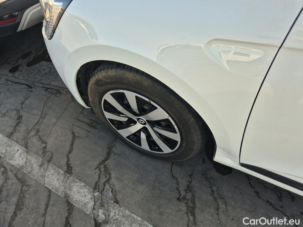  Renault  Clio RENAULT  / 2019 / 5P / berlina con portón Intens TCe 67 kW (91CV) #19